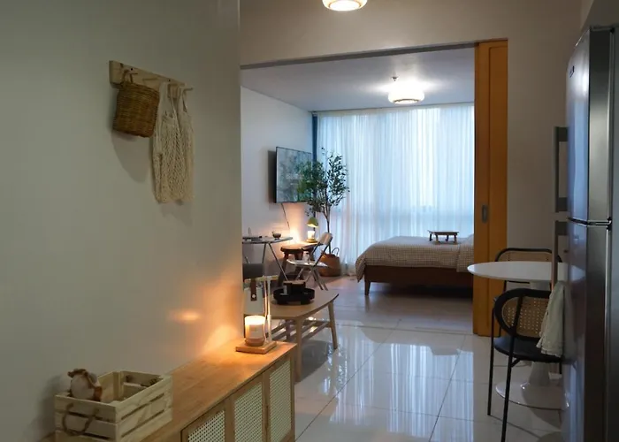 Apartment Cozy 1br In Bgc With Great View *
